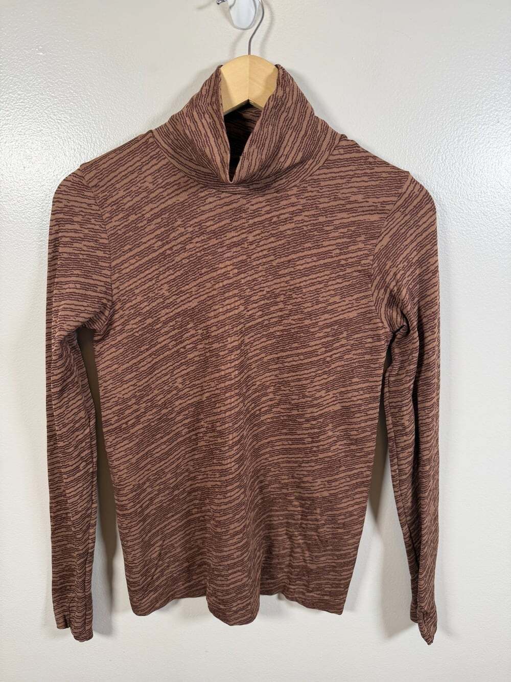 Athleta Flurry Seamless Turtleneck Size Medium Brown Ski Snow Winter Training